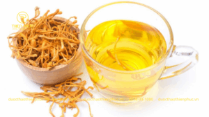 Người cao tuổi dùng trà Banikha